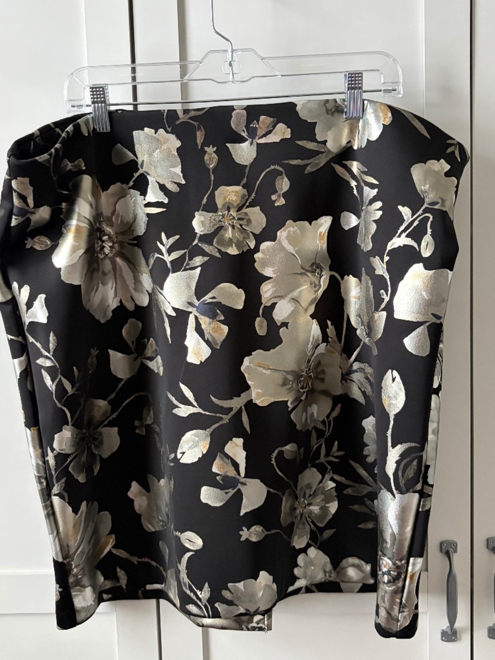 Black foil skirt plus sized sz 16/18 with wide elastic waistband